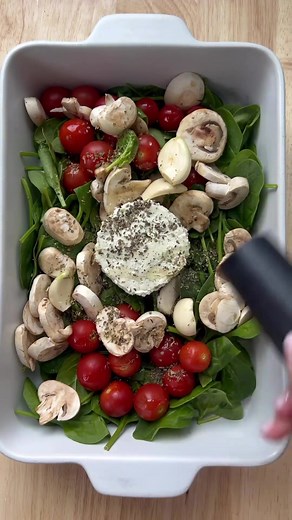 Creamy Boursin Cheese Pasta with Mushrooms and Spinach! 🤤🍝 Ingredients: 1 cup packed spinach 1 Boursin Cheese 1 cup cherry tomatoes 1 cup mushrooms 3-4 Garlic closes 1/4 cup olive oil 1 tsp dried basil 1 tsp dried oregano salt and pepper 8 oz pasta of your choice (reserve some pasta water to add with the sauce- not shown) you can also add chili peppers or cayenne pepper. Directions: Bake at 350F for 20-25 minutes or until the tomatoes burst and get soft. Follow @eatinghealthytoday for more hea