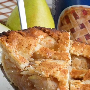 Fall baking is as easy as pie 🥧 Keep Crisco on hand for the perfect homemade crust every time — click to find near you! | Crisco