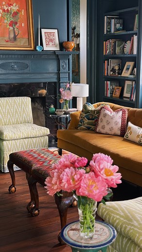 Julia Berolzheimer on Instagram: "Four taps, complete control. In our Charleston library, @visualcomfort cordless lamps by AERIN—sculpted from natural alabaster—rest on floating tables with no outlets in sight. Tap once for a radiant glow, twice to mellow the mood, a third time for the gentlest shimmer, and a fourth for lights-out. Portable, intuitive, and always in sync with the shift from bright afternoon pages to twilight hush. Explore cordless lighting that moves with you. #Ad #visualcomfort