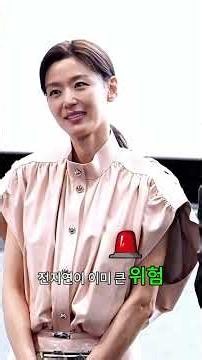 Why does Jun Ji-hyun always deliberately keep her distance from Ji Chang-wook? It means she was a...