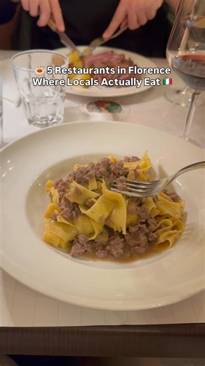🍝 5 Restaurants in Florence Where Locals Actually Eat Florence has no shortage of restaurants, but not all of them are where locals go for a relaxed, everyday meal. If you want food that’s honest, traditional, and not just made for tourists, these are some places Florentines genuinely love. 1️⃣ Trattoria Mario A true Florentine classic near the San Lorenzo Market. Simple dishes, seasonal menu, and the kind of place where tables are shared and food comes fast and hearty. 2️⃣ La Tenda Rossa More 
