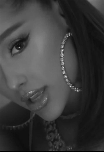 it's soo 7 rings and i love itt #arianagrande #arianator #fyp #ag #petal