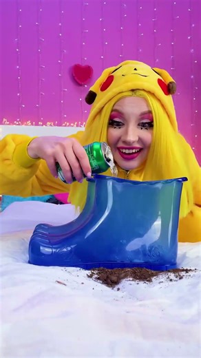 ¡Limpiando mis pies con Fanta y risas! 😂✨