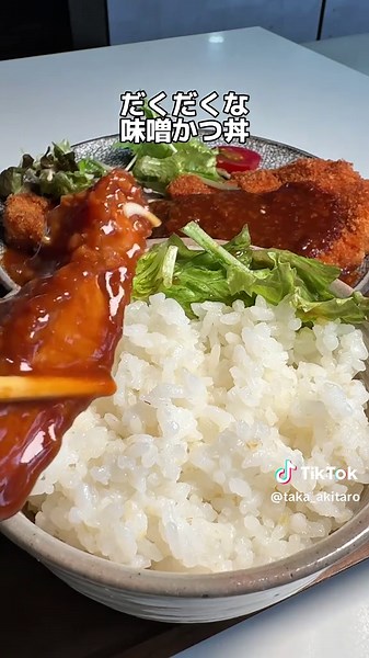 3月29日のオープンしたゆずいろ食堂さんでお友達とランチ。定食メニューが5種類から選べます。 自家製甘酒味噌のかつ定食 1,640円 ご飯大盛り 180円 小鉢やサラダ、お味噌汁がつきます。 めちゃお上品な味でカツもボリュームがあって美味しい。カスタマイズでプチ味噌かつ丼も作れます🤭 店内は靴を脱いであがる、掘りごたつ式のテーブルと、そのまま座れるカウンターとあります。 #愛知岐阜グルメ #稲沢グルメ #味噌カツ #一宮グルメ #一宮ぐru*#あいちぎfu****************************** 🏠 ゆずいろ食堂 🗾 愛知県稲沢市稲島東１丁目１２ ☎️ 0587-32-0188 📝 11:00-15:00 🎌 木曜日 💰 現金のみ 🚗 5台くらい ******************************************* @taka_akitaro からのお知らせでした🙇‍♂️