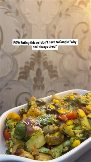 Manju Gandhi - Nutritionist / Dietician on Instagram: "This platter is quietly fixing my digestion, skin & energy. 🥦 Ingredients: • Broccoli – 1 cup (small florets) • Zucchini – 1 small (sliced) • Capsicum (green/yellow) – ½ cup • Sweet corn – ½ cup (boiled) • Onion – 1 small (sliced) • Tomato – 1 small (chopped) • Sesame seeds – 1–2 tsp • Olive oil / mustard oil – 1 tsp • Turmeric – ¼ tsp • Black pepper – ¼ tsp • Red chilli flakes – to taste • Salt – as per taste • Optional: garlic (½ tsp chop