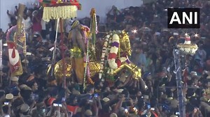 #WATCH | Tamil Nadu: A huge crowd of devotees witness Lord Kallazhagar's entry into the Vaigai River, as part of the Chithirai festival, in Madurai #TamilNadu #vaigaiRiver #ChithiraiFestival #News #TimesNow VC- ANI | TIMES NOW
