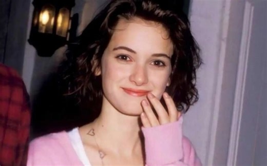 “清纯玉女”薇诺娜·瑞德的颜值变化，明艳通透、仙灵脱俗，惊艳了时光的女神