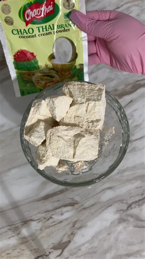 Crunchy Coconut Cream Cornstarch Chunks Excuse the hideous laughter in the background. Wasn't nothing that funny 🙄. Anywho, the coconut cream by itself is sweet & tastes nice but together, this tasted like Ritz crackers. I didn’t mind that tho #creatorsearchinsights #cornstarchchunks #cornstarchasmr