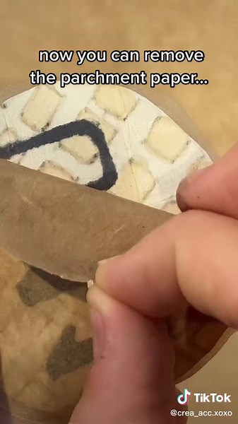 how to make stickers (easy)?! stranger things edition! 🩸🕷🧇 #strangerthings #stickers #howtomakestickers #strangerthingsstickers