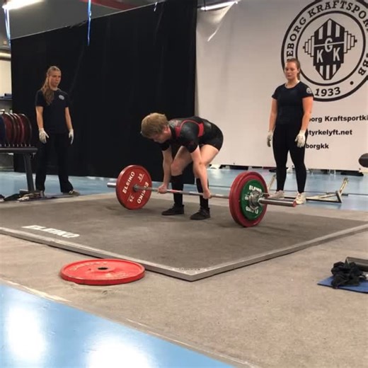 147.5 kg fóru upp á landshlutaleikunum í dag! Nýtt eigið met og jafnframt óopinbert íslandsmet 💪🇮🇸 | Matthías Páll Gissurarson
