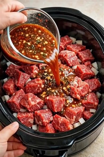 Drizzle this 1 mixture over raw beef chuck into a slow cooker for a hearty winter meal you'll crave again and again. Full recipe in 💬 ⬇️ | Betty’s Country Cooking