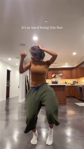 Zendaya on Instagram: "the sugar rush hit"