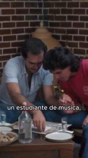 Llegó el mes de septiembre, mes patrio, mes del mexicano. Ahora, celebremos con estas joyas del cine gay de México. 🍿 🇲🇽 Películas como 'El callejón de los milagros', 'El cielo dividido', 'Doña Herlinda y su hijo', 'Straight', 'Hazlo como hombre' y 'La otra familia' son cintas orgullosamente mexicanas que abordan temáticas gay y que son clásicos que no te puedes perder en una maratón. #CineGayMexicano #CineMexicano #PelículasGayMexicanas | Homosensual