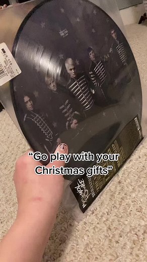 It’s so fun to have random objects in your room have a full on argument #hehegiggles