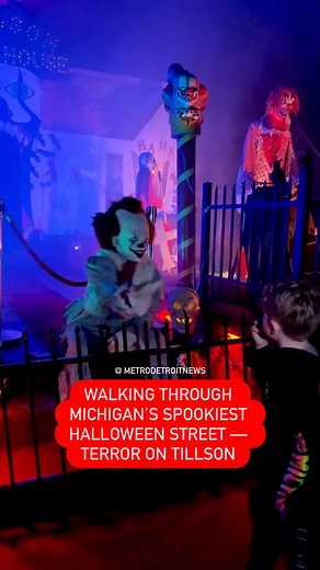 🎃 Every October, the village of Romeo, Macomb County, transforms into a Halloween wonderland thanks to Terror on Tillson Street! Read more details: themetrodetroitnews.com/walking-through-michigans-spookiest-halloween-street-terror-on-tillson-street | Metro Detroit News