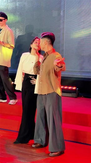 Khánh Thi và Phan Hiển: Tình Yêu qua Âm Nhạc