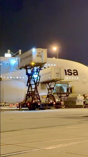 Lufthansa Cargo Loading Operations Overview #LufthansaCargo #AirCargo #CargoLoading #AviationLover
