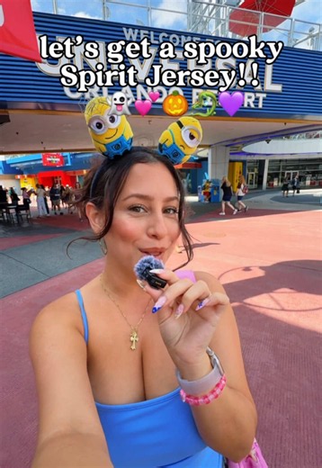 On the hunt for all of the Halloween Spirit Jersey’s at Universal Orlando and these did not disappoint… @Spirit Jersey #halloween #spiritjersey #shoppingvlog #themeparkvlog #dayinmylife