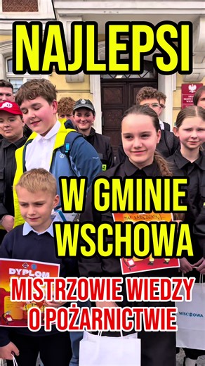 🚒🔥 Gminne eliminacje konkursu pożarniczego rozstrzygnięte! W ratuszu we Wschowie odbyły się gminne eliminacje Ogólnopolskiego Turnieju Pożarniczego „Młodzież zapobiega pożarom”. Wzięło w nich udział 27 uczestników, wyłonionych wcześniej w zmaganiach w jednostkach OSP. Był to drugi etap rywalizacji. Oto zwycięzcy w poszczególnych grupach wiekowych: 📚 Klasy I–IV 🥇 Maja Łabędzka (OSP Wschowa) 🥈 Emilia Durek (OSP Łysiny-Wygnańczyce) 🥉 Tymoteusz Janczak (OSP Wschowa) 📚 Klasy V–VIII 🥇 Michał T