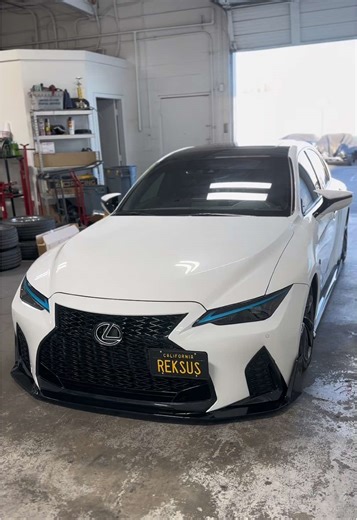 Lexus IS300 in for front lip and rear diffuser replacement Looking for aero parts for your car? Contact @jdmmafiamotorsports for sales & installation Financing available upon approved credit 22624 Normandie ave Torrance ca 90502 310-779-2190 call or text #mafiamotors #lexus #is300