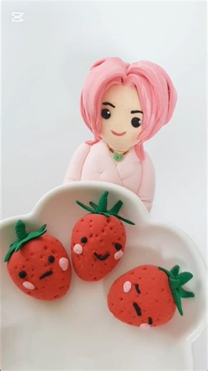 케데헌 사자보이즈 로맨스 딸기 먹방 Romance eats Strawberry #KPop Demon Hunters #케데헌 #sajaboys #Romance #Strawberry