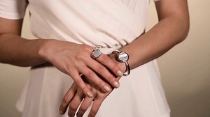 29 reactions | Jewelry has the power to be this one little thing that can make you feel unique ✨ Get the look: ➡️ bit.ly/MotherofPearl-Shop | Honora Pearls | Facebook