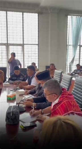 5.6K views · 100 reactions | Bandar Narkoba Dibongkar di RDP DPRD Karo -------------------++---+++++++---++++++--++++++---- Seluruh elemen masyarakat di Karo pantas mengacungkan jempol kepada tokoh kita Sastra Sembiring yang secara terang-tersngan "membongkar" inisial mafia dan bandar narkoba di Karo dalam rapat dengar pendapat di DPRD Karo yang lengkap dihadiri unsur Forkopimda Karo (Bupati, Polres Tanah Karo, Kodim, BNN dan instansi terkait lainnya). | Nangin Bang Nangin | Facebook