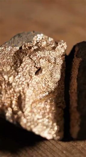 Breaking Gold Quartz Rock – Real Gold Hidden Inside Stone