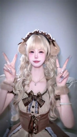 Cabbage's Charming Giggle: Dress-Up Fun & Dance Move Delight