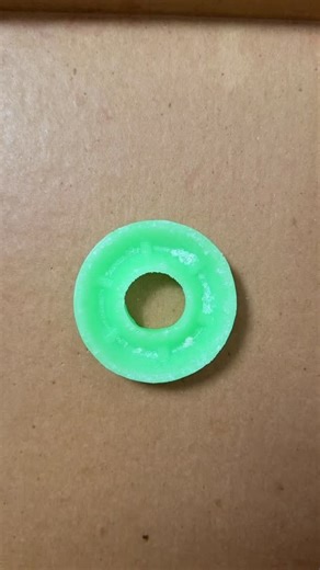 ⚪️🤍 on Instagram: "aroma jeruk nipisnya sopan bngt masuk ke hidung🥰 swallow deodorant lime cocok bngt buat kalian yg pengen pake kamper tapi keluarga kalian ga suka, krn wangi paranya hampir ga kecium plus ada hint jeruk nipis yg seger🫶🏻 mnurutku ini cocok bngt buat di ruangan yaa krn wanginya soft dan seger jd org sekitar yg ga biasa pake kamper msih bisa suka💞 — the lime scent is super subtle and gently hits the nose🥰 swallow deodorant lime is perfect for those of you who want to use mot