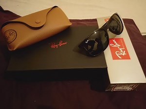 Unboxing Ray-Ban sunglasses -RB4232