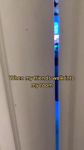 Setup | Gaming on Instagram: "😅😅😅 Make Sure you follow to see more Setups and desktop stuff . @setup365 @setup365 . #deskgoals #desksituation #homeoffice #workingspace #workspaces #officegoals #desktour #designyourworkspace #macintoshsetups #technology #officeenvy #desktops #deskenvy #workstation #deskaccessories #macbook #apple #desksetup #workspacegoals #imac #workhardanywhere #ergonomic #officeinspiration #officedesign #workdesk #mydesk"