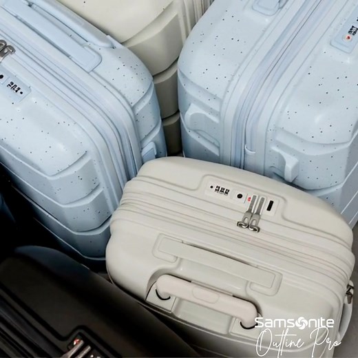 Outline Pro de Samsonite : une valise robuste, légère et à prix raisonnable. Idéale pour les voyageurs qui veulent la qualité sans se ruiner. Disponible chez JP Grimard Valises dans différentes couleurs, dont le bleu translucide (édition limitée).. Toujours plus d'escompte en magasin. #Samsonite #OutlinePro #ValiseRigide #Bagages #TravelGear #jpgrimard ___ Samsonite Outline Pro: a durable, lightweight suitcase at a reasonable price. Perfect for travelers who want quality without overspending. Av