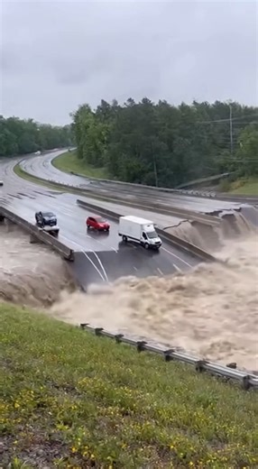 Unprecedented River Flow Overwhelms Floodplain Bridge Structure #fblifestyle | Alone Feel