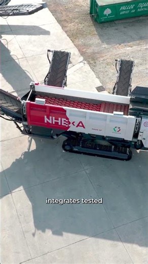 Ecostar mobile screen Nhexa with modular screening surface