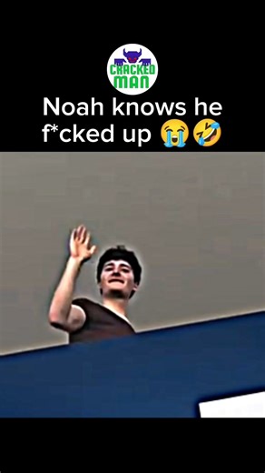 Noah Schnapp messed up he throw shirt and fans began fight #strangerthings