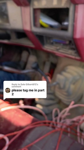 Replying to @Dale Gilbert872 She’s gettin’ the hang of it 😉 #manual #pickup #ford #flatbed #feedtruck