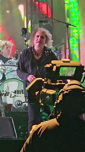 Robert Smith Breaks Into Dance | The Cure LIve