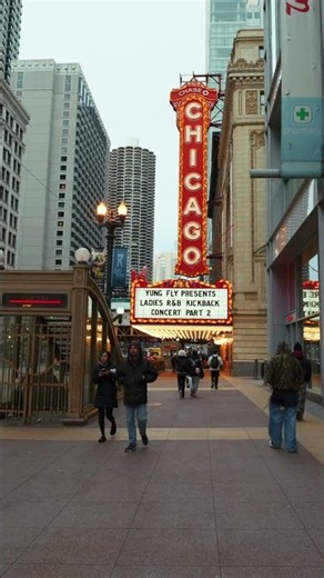 Walking Through Chicago is Like a Movie Scene 🎬