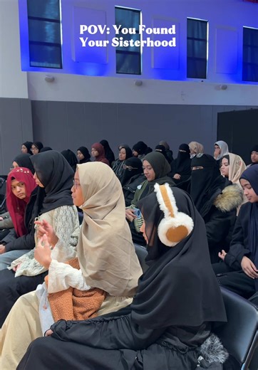 Learning about one of the most important women in Islam, Aishah رضي الله عنها, her love for knowledge, her closeness to Allah, and the way she held onto her faith with confidence and honesty. Her story felt especially relevant for young Muslim women today, navigating questions of identity, faith, and belonging while living in a non-Muslim society. Alongside the halaqah, sisters took part in a Japanese-style marble painting workshop, learning a traditional technique where paint is floated and no 