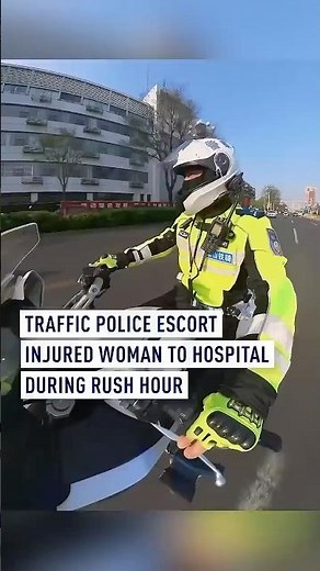 Traffic police in N China escort injured woman to hospital during rush hour