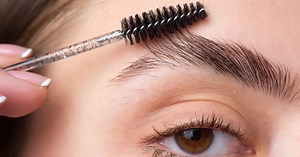 Sprawdzony sposób wizażystów na modne brwi. Zabieg wykonasz w domu