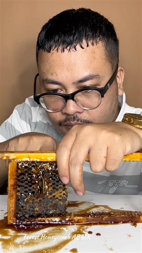 Honeycomb ASMR 🍯🐝 #shorts