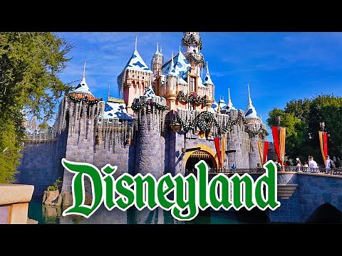 Disneyland Christmas 2024 - Parade, Characters & Ambience [4K]