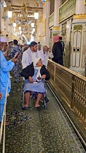 Emotional Dua at Masjid Nabawi Madina ٱلسَّلَامُ عَلَيْكَ يَا رَسُولَ ٱللّٰه 🌹💚✋️#dua #salam #shorts