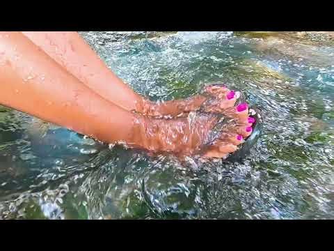 BIG SOLES IN WATER//BIG SOLES#asmr #feet #sole #mules #trampline#foot
