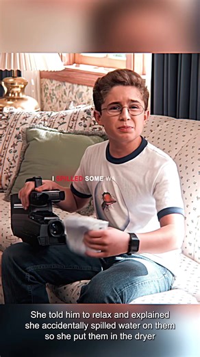 British boxer Anthony Joshua was injured in a car accident in Nigeria, which resulted in the deaths of two other individuals. Footage posted online showed the former heavyweight world champion, shirtless and disoriented, sitting in a damaged vehicle surrounded by shattered glass. #Anthony Joshua# Car Accident#nigeria