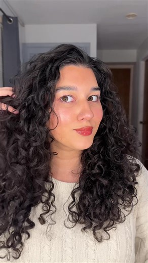 New year, same amazing curls. ✨ #curlyhair #newyearnewyou #devacurl