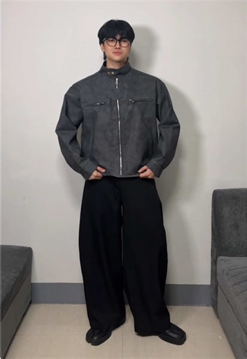 will never get tired of wearing this fit #leatherjacket #barrelpants #outfitideas #tiktokfashion #ootd