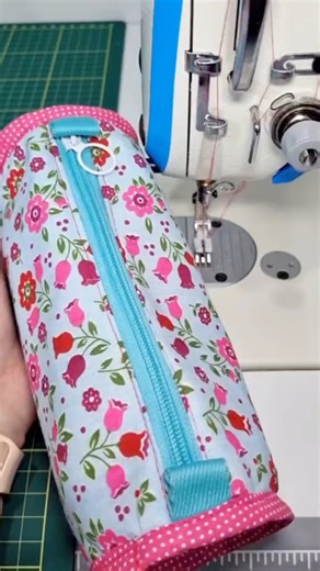 ¡TUTORIAL COMPLETO! Cose esta CARTUCHERA [Fácil y Paso a Paso] ✏️ Guarda este Reel 📌 porque aquí te muestro el proceso COMPLETO para hacer una cartuchera con cierre, ¡perfecta para principiantes! SAVE this Reel 📌 as I show you the COMPLETE process to make a zippered pencil pouch, perfect for beginners! #sewing #fblifestyle #tutorial #diy #couture | Aprende Cosiendo